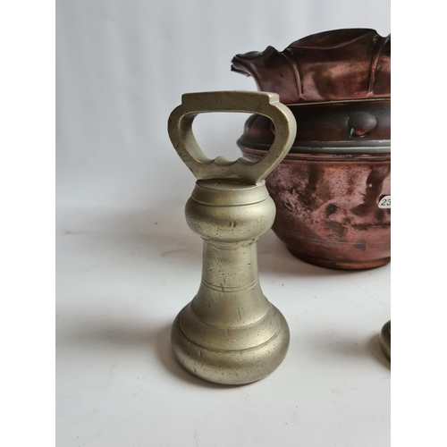 252 - An Arts and Crafts aspidistra copper planter and four various brass weights