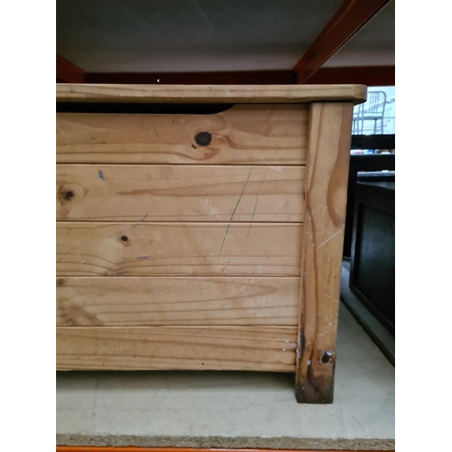 319 - A pine blanket box