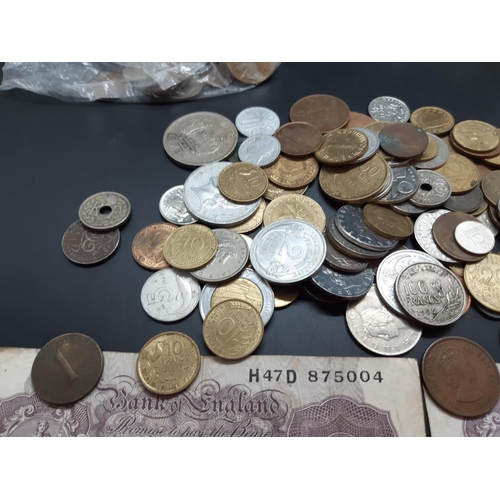 33A - A very varied collection of coins and banknotes of the world to include 50% silver 1942 half crown, ... 