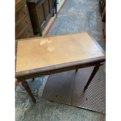 364 - A mahogany writing table with tan leather insert - approx. 77cm high x 83cm wide x 46cm deep