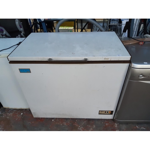 1075 - A Blue Spot 100cm top loading chest freezer