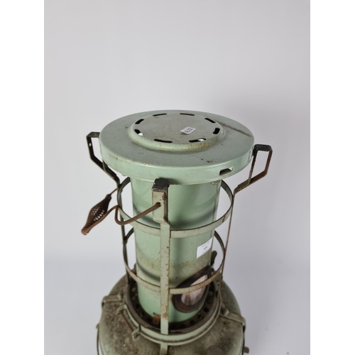 109 - A vintage Aladdin paraffin heater - approx. 53cm high