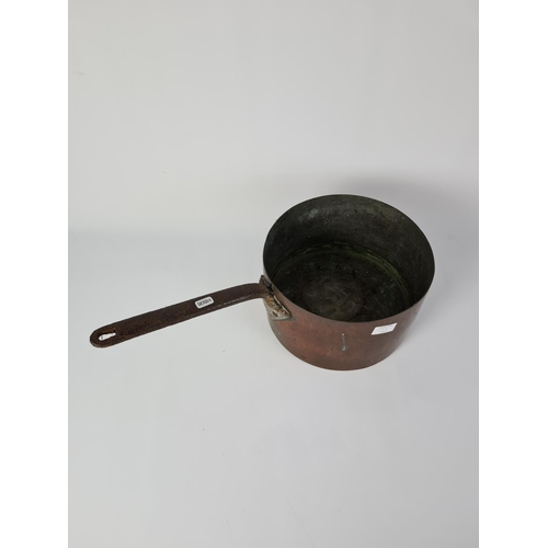 112a - A Victorian copper saucepan