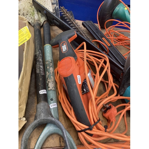 1154 - A mixed lot of electric and hand garden tools to include a green Bosch AHS41ACCU 14v cordless hedge ... 