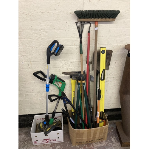 1176 - A mixed lot to include Focus spirit level, Mac Allister MGTP18LI 18v cordless strimmer with battery ... 