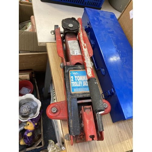 1220 - A mixed lot to include Sakura 2 tonne trolley jack, Blue-Point socket box, new light bulbs, hammers,... 