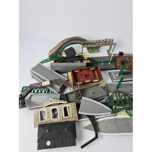 146 - A box containing OO gauge model railway accessories to include station parts, building footbridge et... 