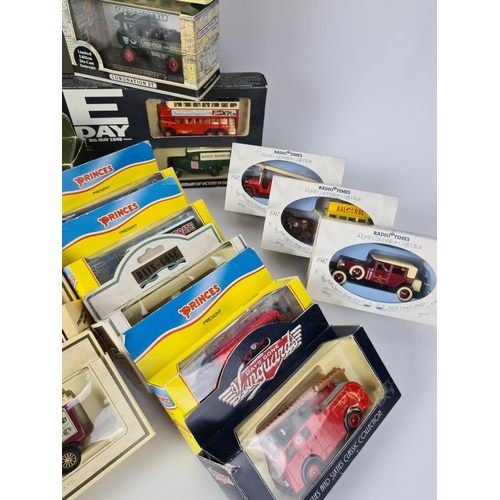 162 - A large quantity of boxed Lledo model vehicles