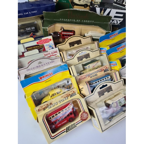 162 - A large quantity of boxed Lledo model vehicles