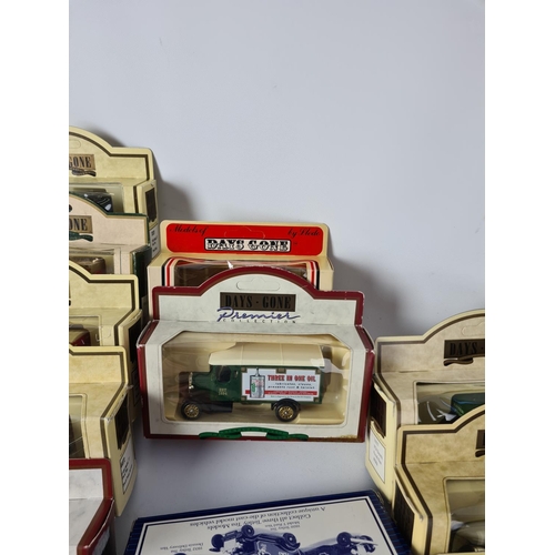 164 - A large quantity of boxed Lledo model vehicles