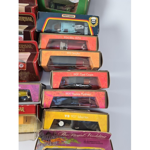 166 - A large quantity of boxed Lesney Matchbox model vehicles