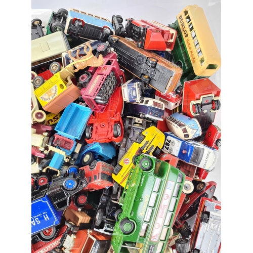 174 - A large quantity of various diecast vehicles to include Matchbox, Lledo, Corgi etc.