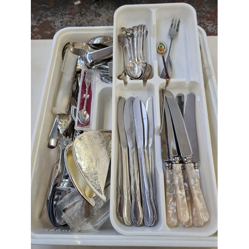 200 - A large quantity of various cutlery