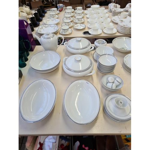 208 - Approx. 33 pieces of Stonegate Countess of Germany Bavaria Greek Key dinnerware and 12 pieces of Fra... 