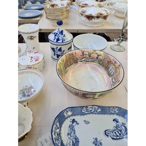 212 - A collection of assorted ceramics to include Royal Doulton Dickens Ware bowl, Royal Worcester Mariss... 