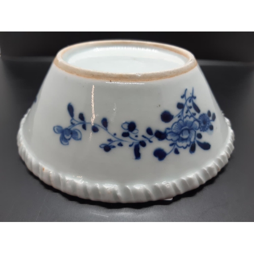 71 - A late 19th/early 20th century Chinese blue and white export porcelain bowl - approx. 15cm diameter