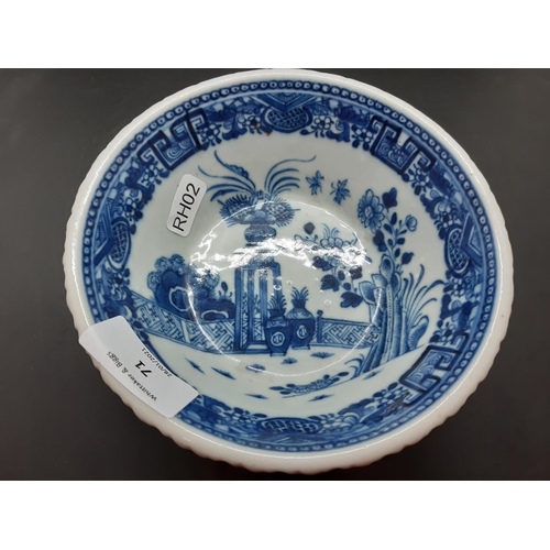 71 - A late 19th/early 20th century Chinese blue and white export porcelain bowl - approx. 15cm diameter