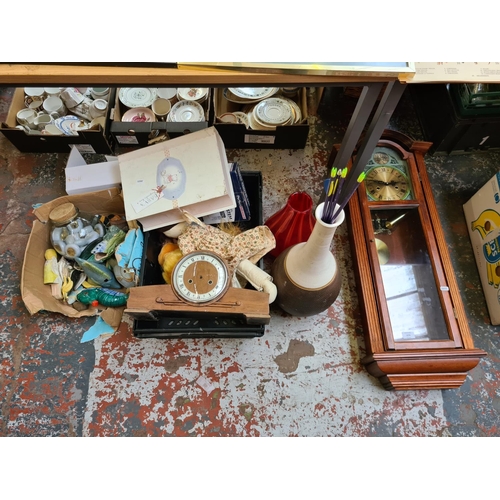 1274 - A mixed lot to include wood cased wall clock, modern glass vase, soft toys, ornaments etc.