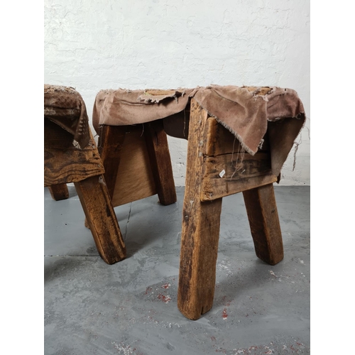 300 - A pair of early/mid 20th century oak work trestles approx. 94cm long x 55cm wide x 65cm high. Have b... 