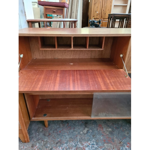 321 - A mid 20th century teak bookcase - approx. 114cm wide x 70cm high x 30.5cm deep