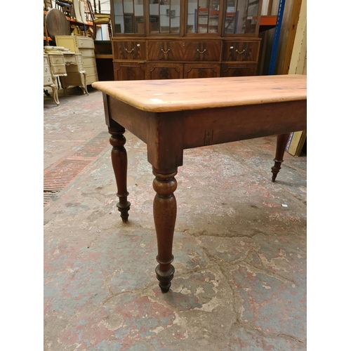 412 - A Victorian pine farmhouse table - approx. 121cm long x 60cm wide x 80cm high