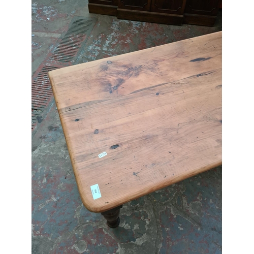 412 - A Victorian pine farmhouse table - approx. 121cm long x 60cm wide x 80cm high