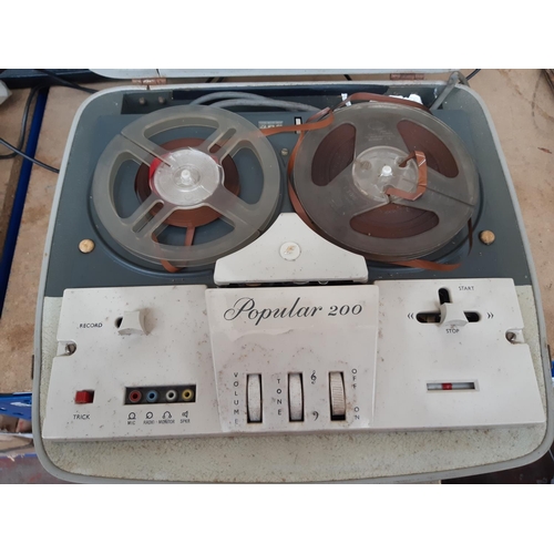 1015 - A 1960s Elizabethan model Popular 200 single speed (3.75ips) mains electric reel to reel recorder wi... 