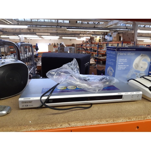 1049 - A mixed electrical lot to inlcude Sony DVP-NS29 DVD player, Philips radio alarm clock, boxed Kenwood... 