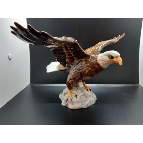 115 - A Beswick Bald Eagle figurine, model no. 1018 - approx. 17cm high x 34cm wide