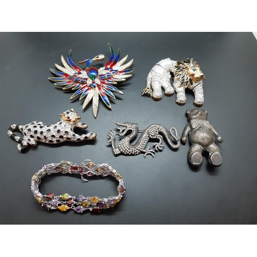 95 - Six pieces of assorted costume jewellery to include 925 silver dragon pin brooch, white metal teddy ... 