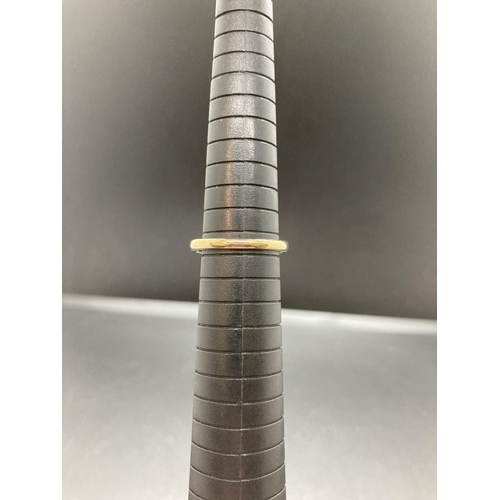 90 - A hallmarked 9ct gold and garnet ladies ring - size P ½, gross weight 4.9 grams