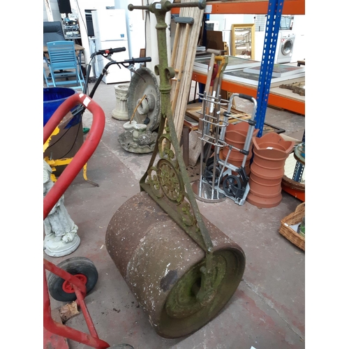 1296 - A Victorian Crown heavy cast iron garden roller