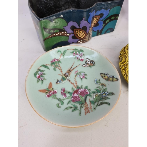 291 - Six pieces of assorted ceramics, one Dicoro planter, two Victorian majolica plates, one Royal Doulto... 