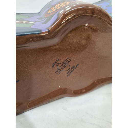 291 - Six pieces of assorted ceramics, one Dicoro planter, two Victorian majolica plates, one Royal Doulto... 