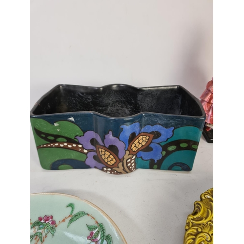 291 - Six pieces of assorted ceramics, one Dicoro planter, two Victorian majolica plates, one Royal Doulto... 