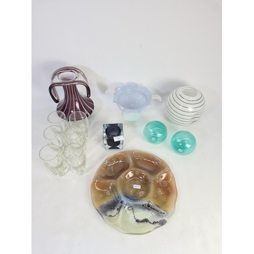 293 - A collection of assorted glassware