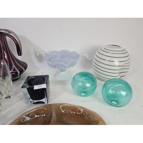 293 - A collection of assorted glassware