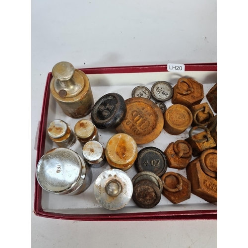 289 - A collection of vintage weights