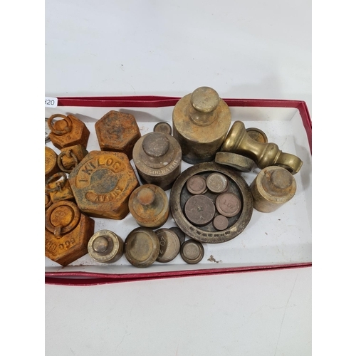 289 - A collection of vintage weights