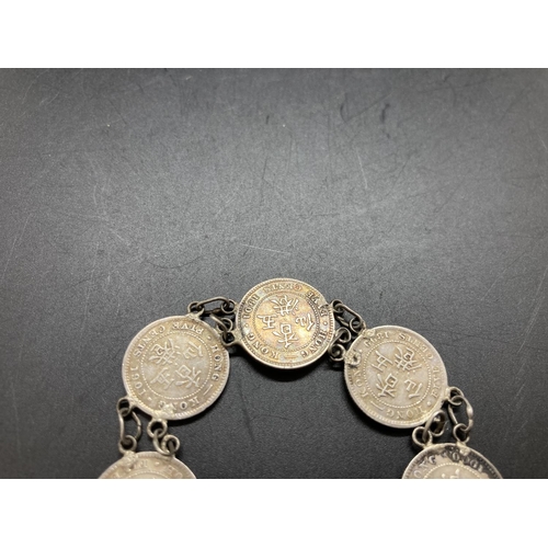 189 - A bracelet comprising 80% silver 1895, 1888, two 1900, two 1901 and 1899 Queen Victoria Hong Kong fi... 