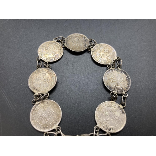 189 - A bracelet comprising 80% silver 1895, 1888, two 1900, two 1901 and 1899 Queen Victoria Hong Kong fi... 