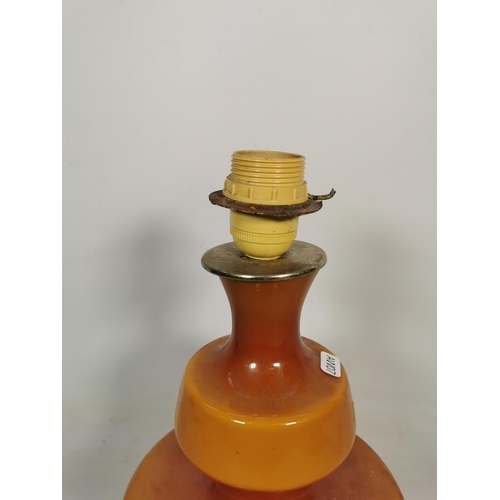 353 - A mid 20th century amber glass table lamp - approx. 29cm high