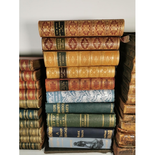 423 - A collection of various antique and vintage books to include 'England Delineated Or A Geographical D... 