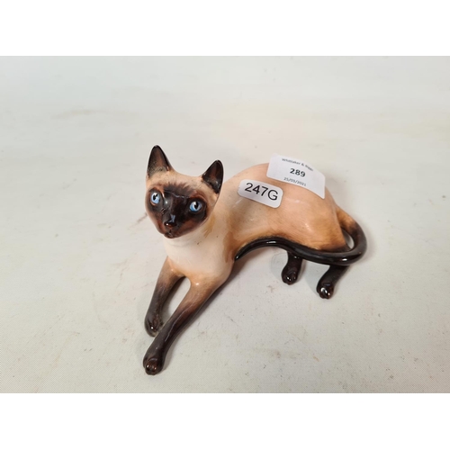 289 - A Royal Doulton lying Siamese cat figurine - HN 2662