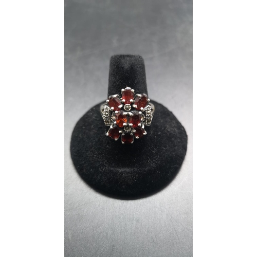 104 - A 925 silver garnet ring, size T - approx. gross weight 6.7 grams