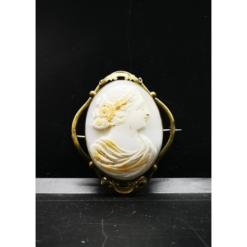 112 - A vintage brass cameo brooch - approx. 6.5cm high x 5.5cm wide