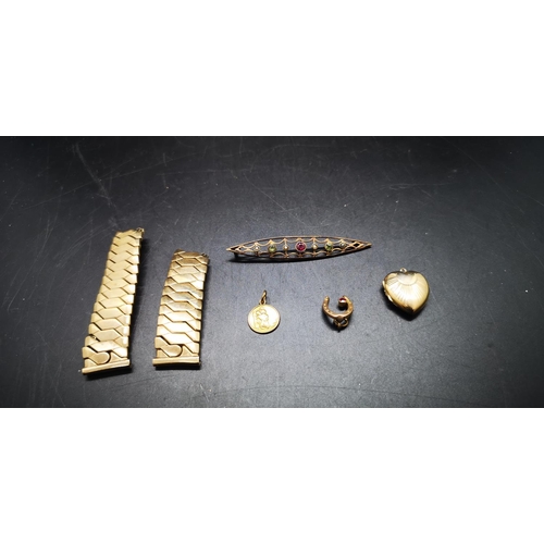 118 - A collection of scrap 9ct gold to include watch strap - approx. gross weight 27 grams, horseshoe cha... 