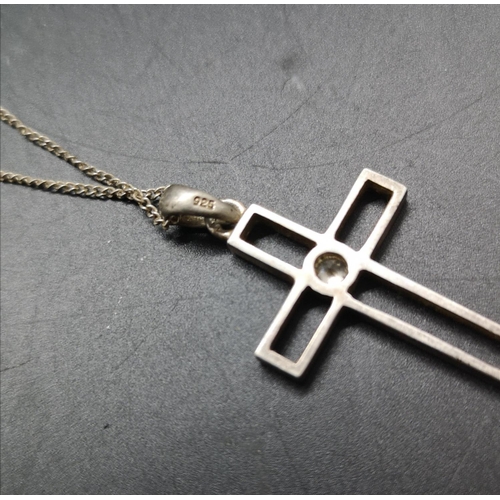 138 - A 925 silver cross pendant necklace - approx. gross weight 4.3 grams