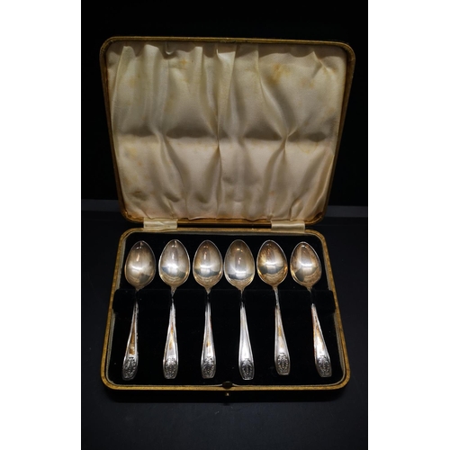 35 - A cased of six hallmarked Sheffield silver teaspoons by Thomas Turner & Co, dated 1933 - approx. gro... 