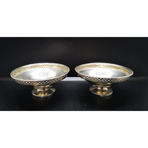 5 - A pair of hallmarked Sheffield silver pierced bon bon dishes by Walker & Hall, dated 1937 - approx. ... 